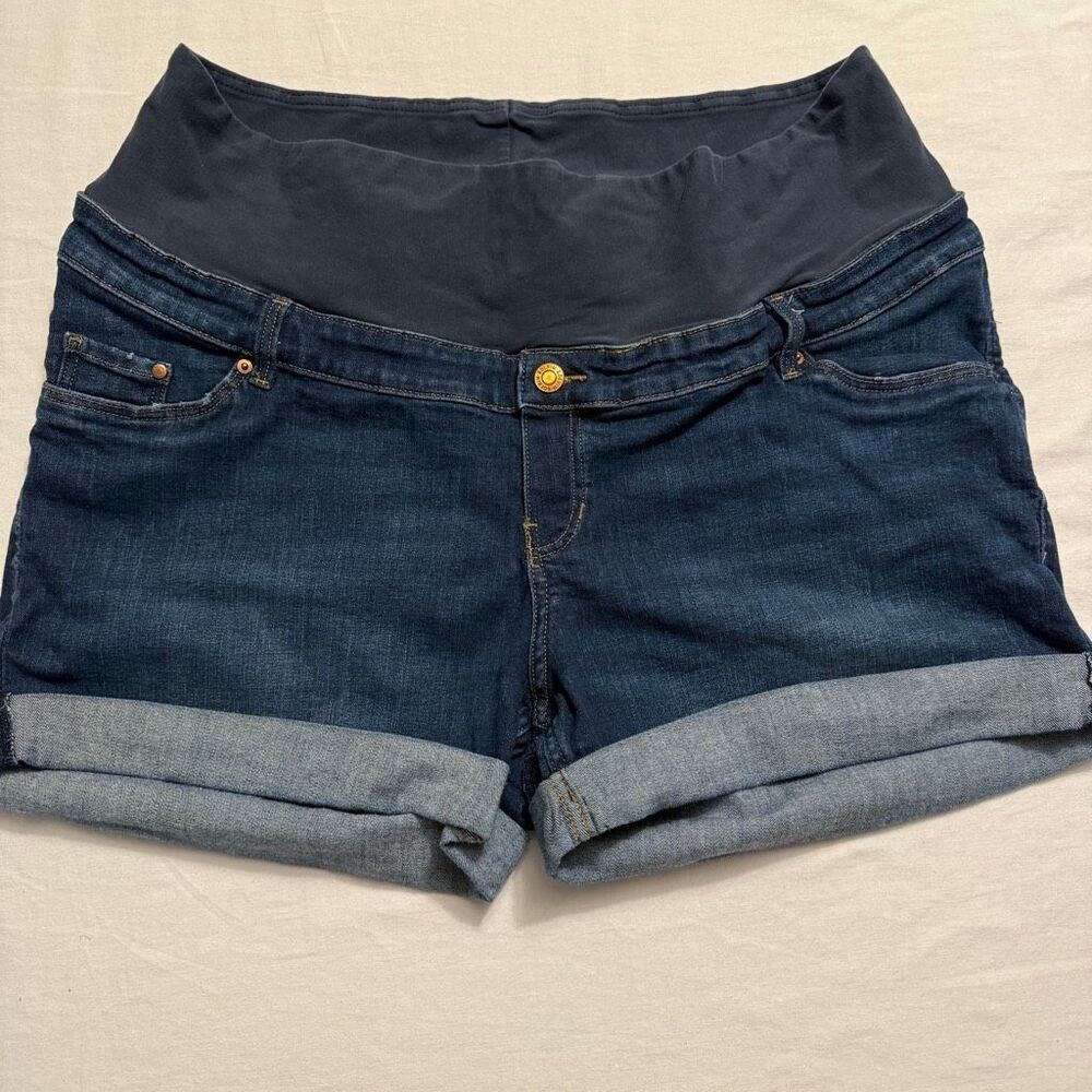 Lot of 2 Maternity Bottoms Size XL: denim shorts and black capris - Picture 3 of 15